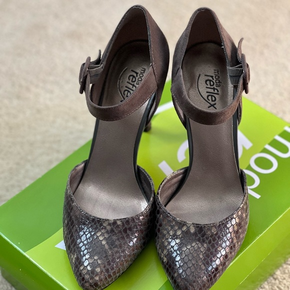 Moda réflex shoes. Size 9 1/2 - Picture 1 of 3